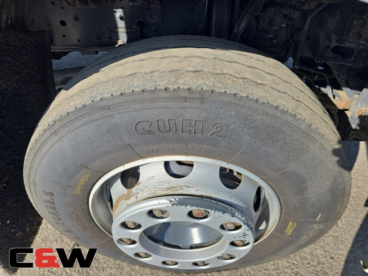 Vehicle image 16